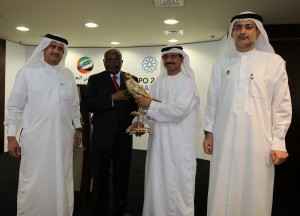 HE Armando Emilio Guebuza. President of Mozambique, receiving a memorial gift from DP World’s Chairman HE Sultan Ahmed Bin Sulayem, in the presence of Vice Chairman HE Jamal Majid Bin Thaniah and Group Chief Executive Officer Mohammed Sharaf.